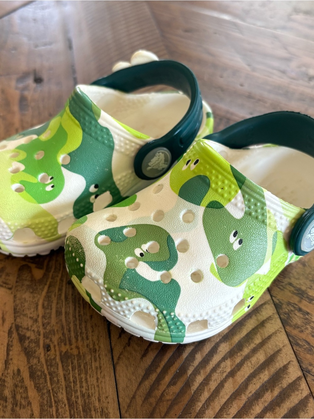 Kids Crocs Green Camo Size 4